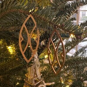 Elegant Gold Kendra Scott Earrings